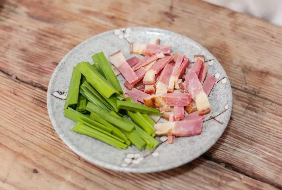 冬笋炒腊肉最正宗的做法,冬笋炒腊肉要不要先焯水