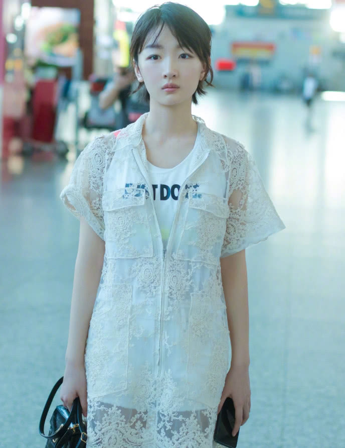 杨幂周冬雨穿衣,杨幂周冬雨时髦到起飞