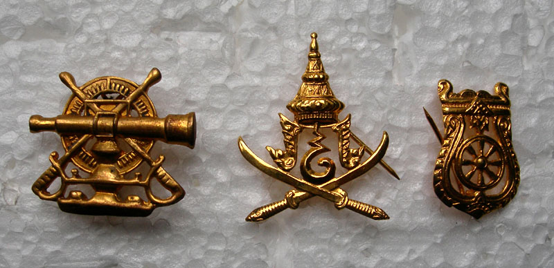 泰国皇家*队军**徽章很有特色，王冠标志象征王权，巴育都不敢不戴