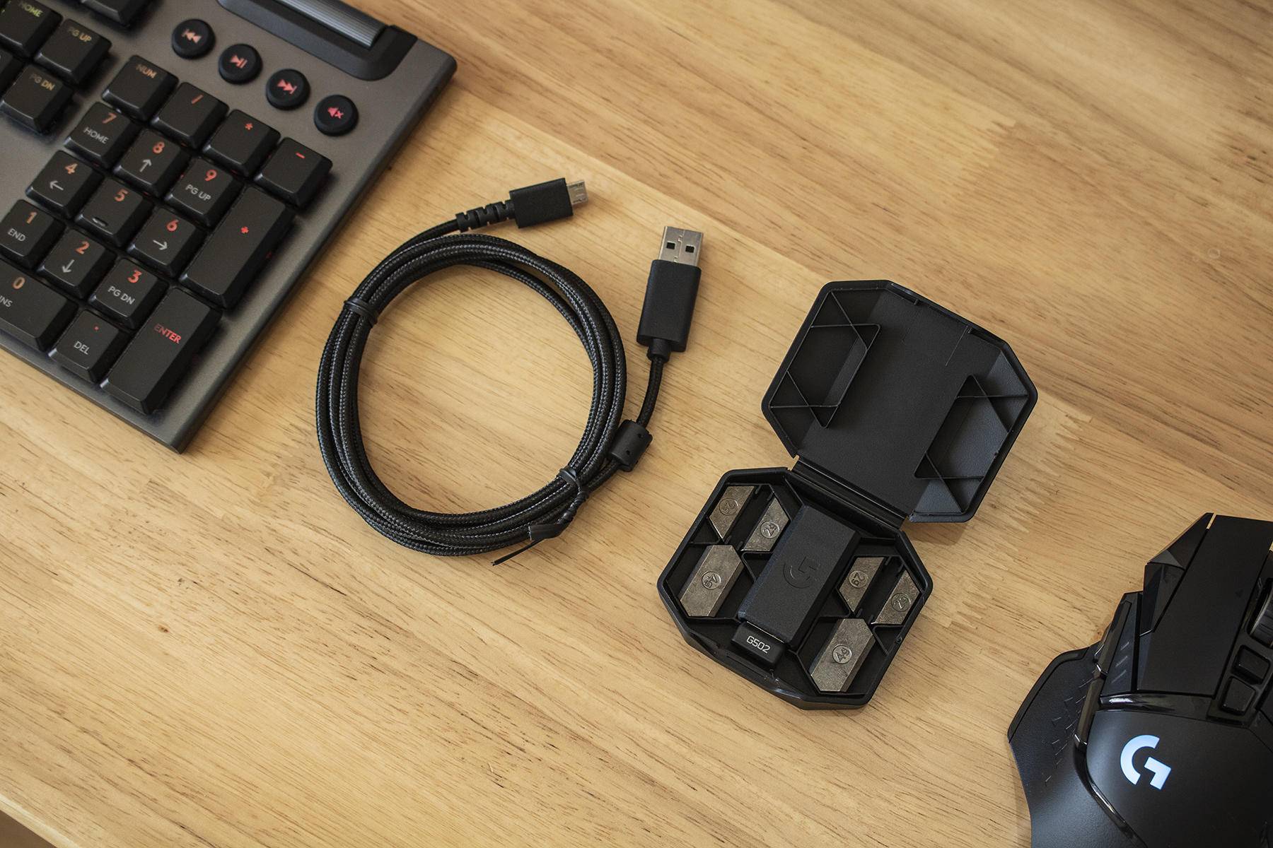 鼠标推荐罗技g502测评,血手幽灵鼠标es52pro对比罗技g502