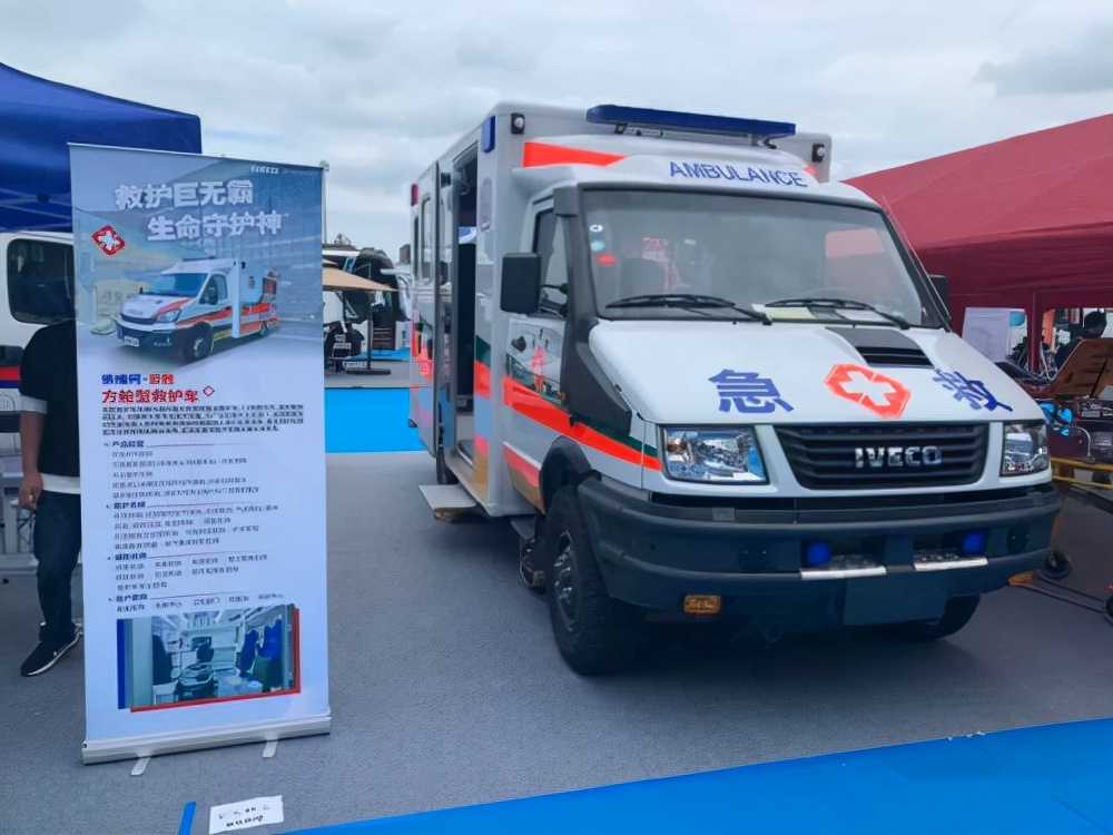 依维柯欧胜移动方舱急救车,依维柯欧胜救护车交付广州