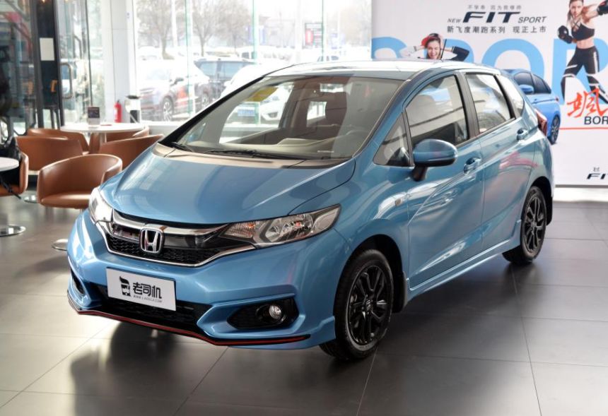 油耗低的几款神车,非国产又省油又抗揍的车落地15万