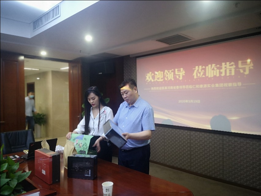 吕心阳调研藤茶企业复工复产