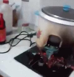 用大人的锅给小宝宝做辅食的危害,用锅做饭对宝宝有什么危害