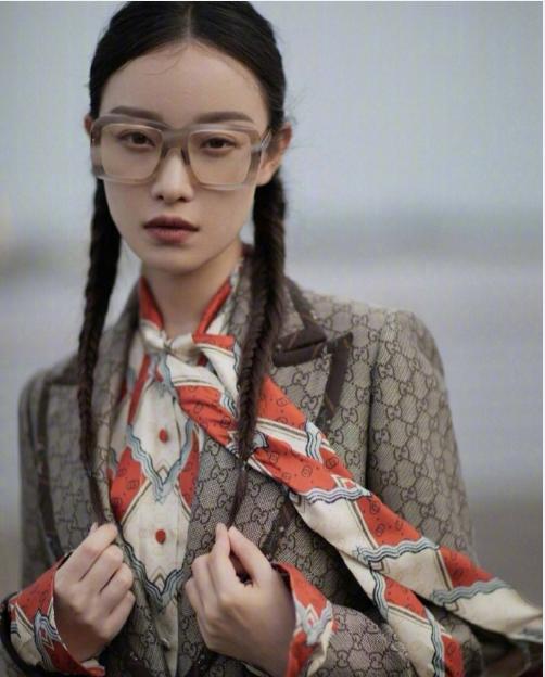 明星都在梳的麻花辫马尾 (哪个女明星的麻花辫惊艳到了你)