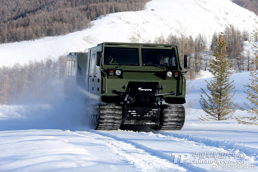 铰接式履带全地形车,中国最新款蟒式履带军用全地形车