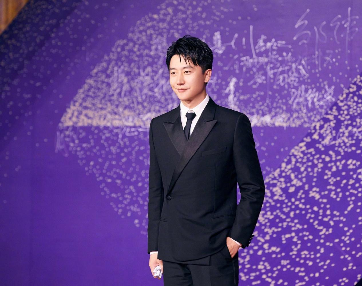 看过黄轩的西装造型，才知道什么是“霸总本霸”，禁欲又绅士