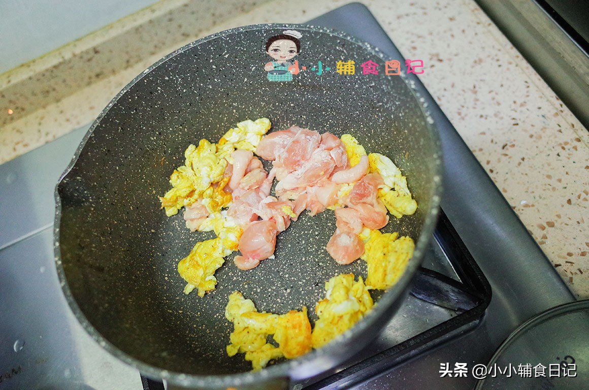 打开了还没熟的牛油果,牛油果第一次吃难吃第二次吃好吃