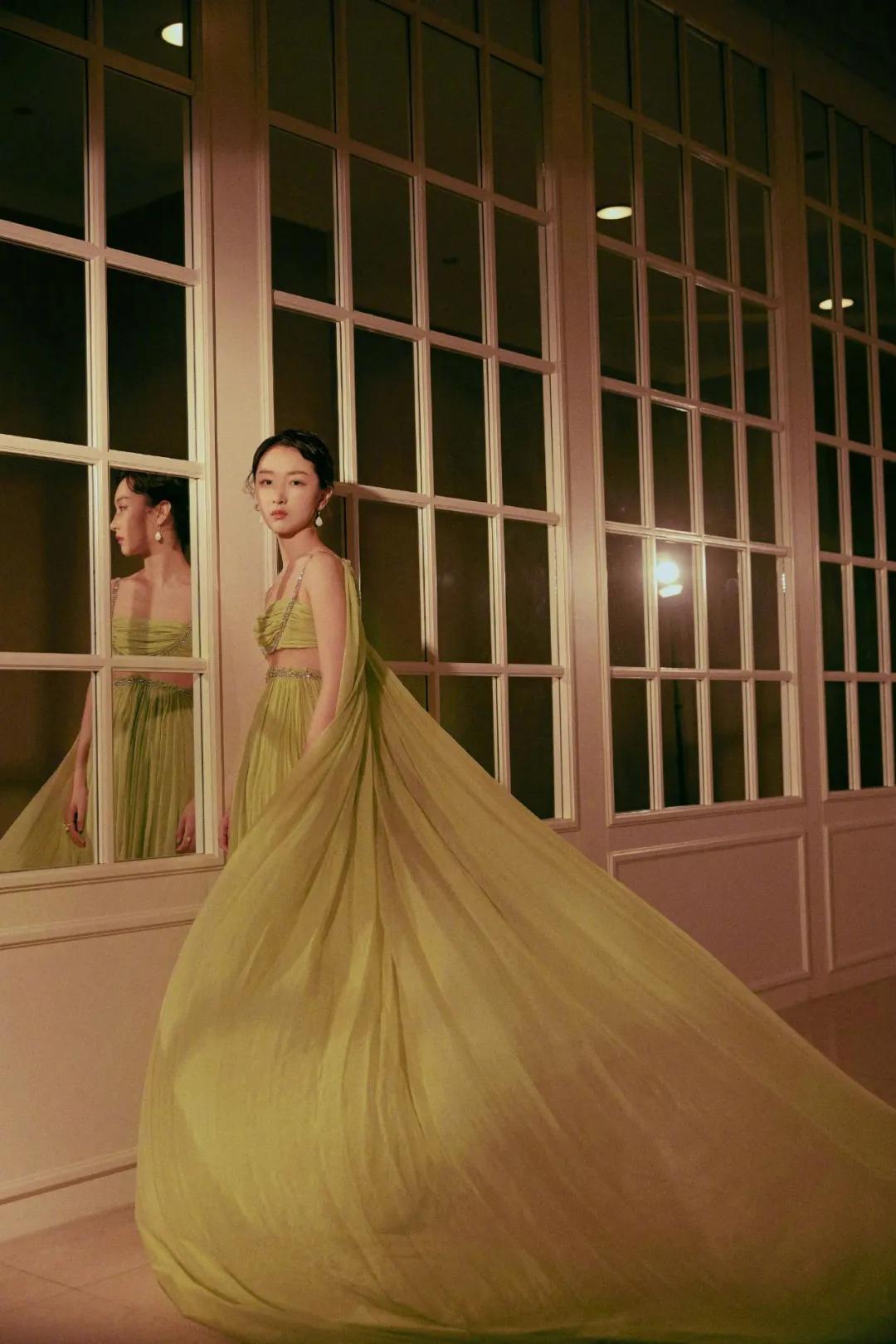 周冬雨过去的小粗腿,小粗腿逆袭