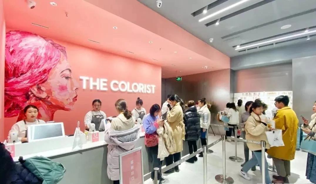 店播+快时尚+网红场景=业绩20万/店/天“调色师”这么玩不火才怪