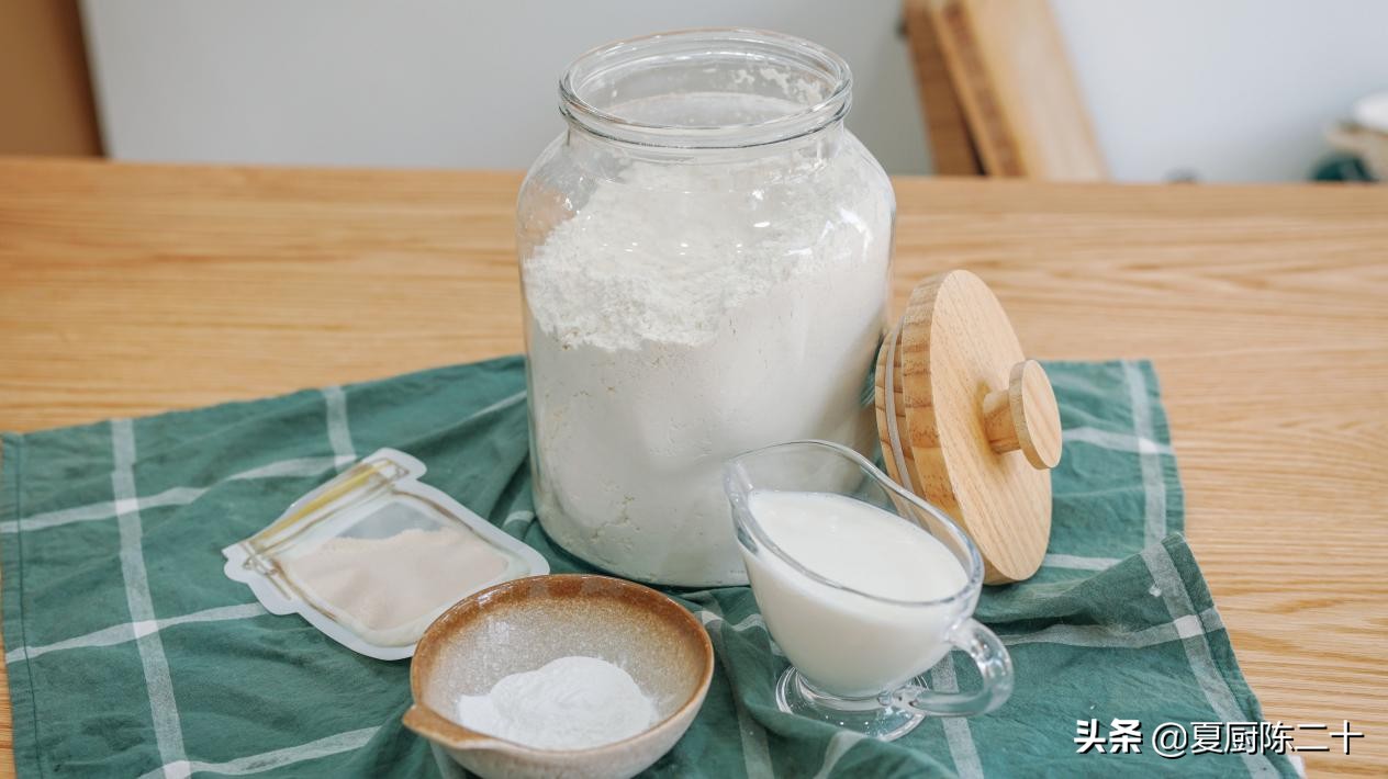 一口一个包子皮,一口一个爆汁生煎包