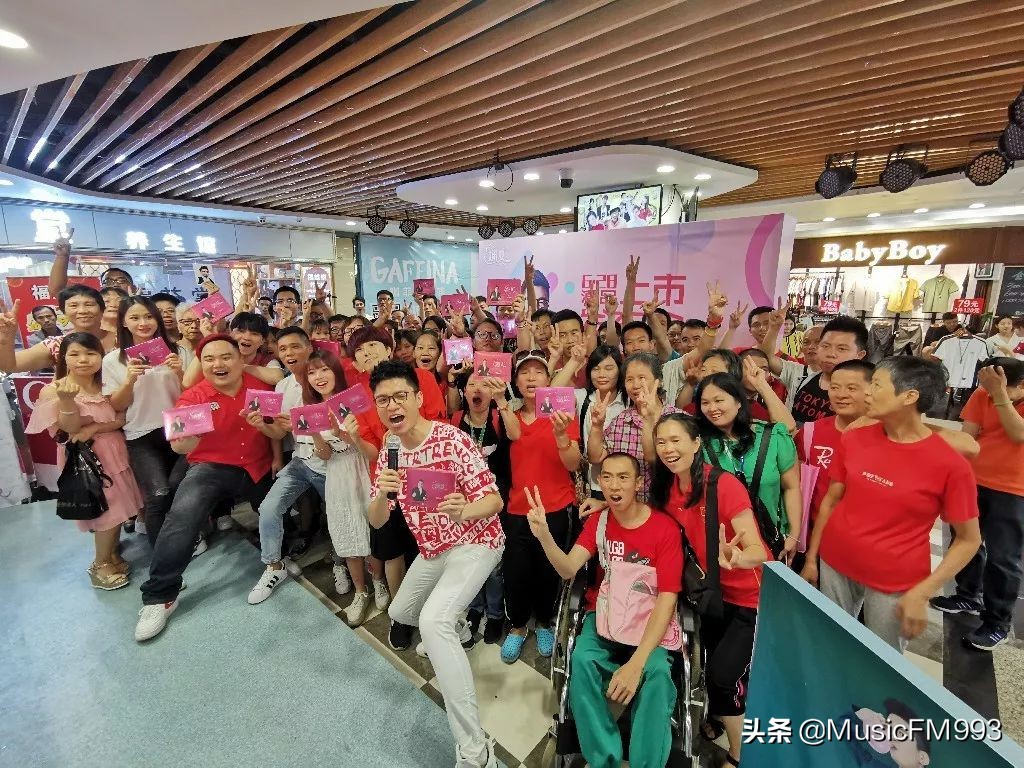 流行前线总店直播,流行前线负一层直播基地