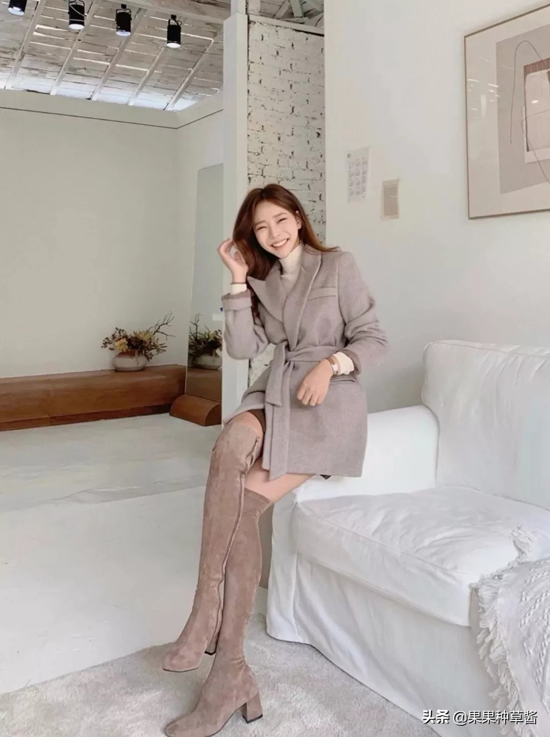 杨幂黑色字母袜王牌对王牌,杨幂格子衫高筒靴秀逆天长腿