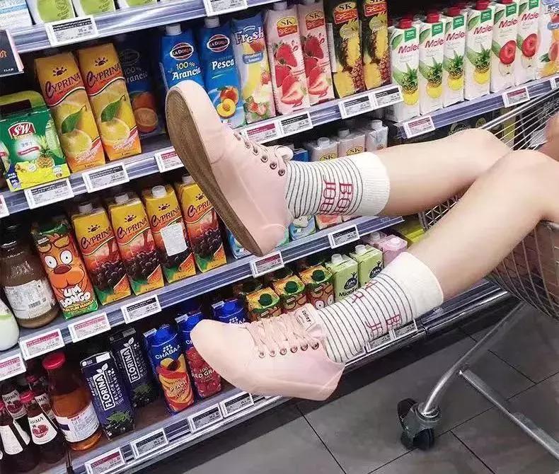 帆布鞋并不是人人都适合,匡威的帆布鞋和普通帆布鞋的区别