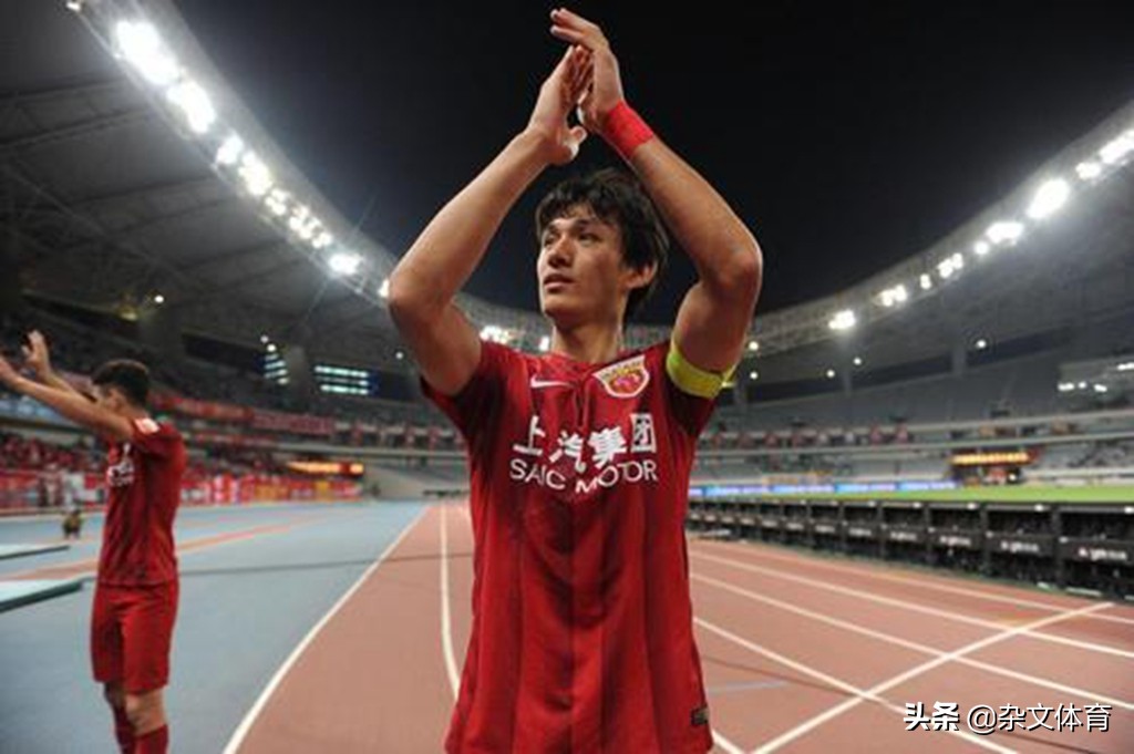 上港夺冠武磊和老婆,上海上港主力与妻子