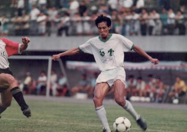 「笑江湖」从大器晚成到越老越妖，只属于吴群立的中国足球奇迹