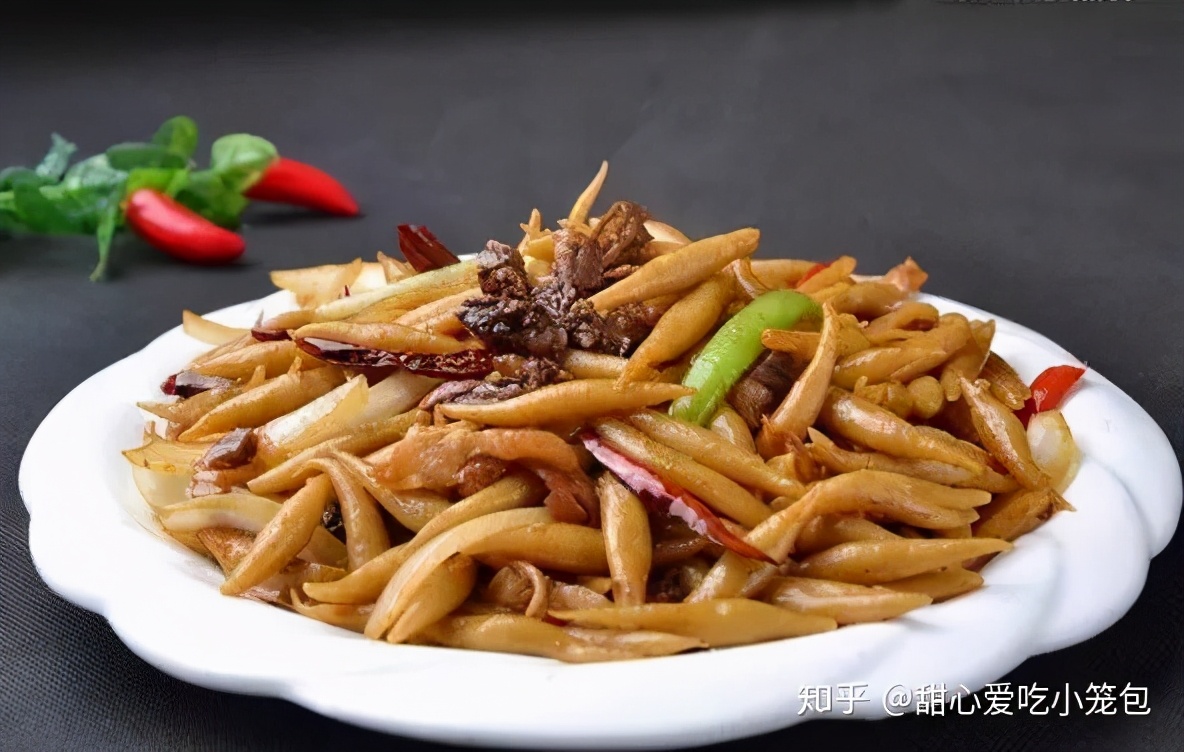 山药蛋和莜面栲栳栳,只有莜面栲栳栳还有个山药蛋