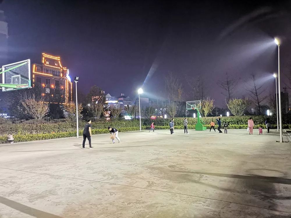 郏县体育场有啥玩的,郏县鸟巢体育馆