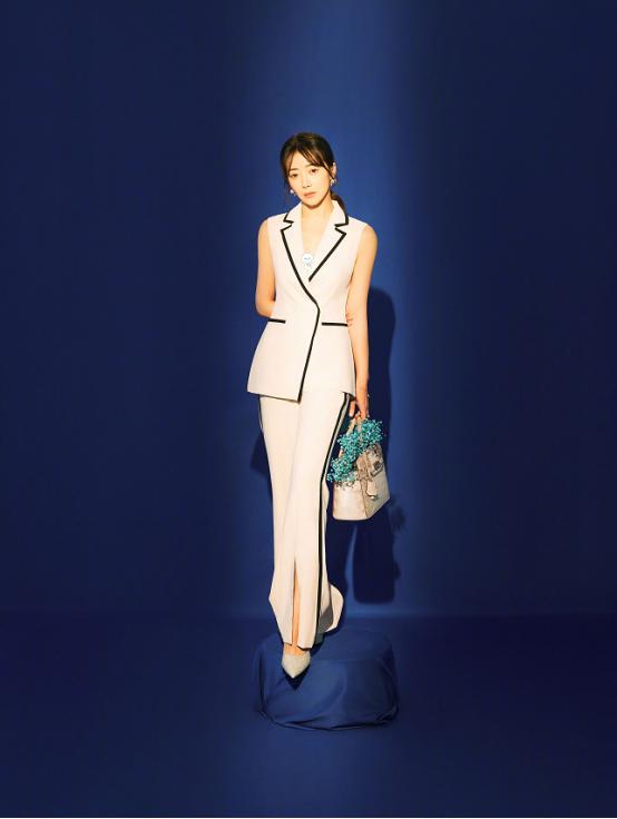 陈紫函身材也太嫩了吧，穿衣显“肉”，比例好的让人羡慕