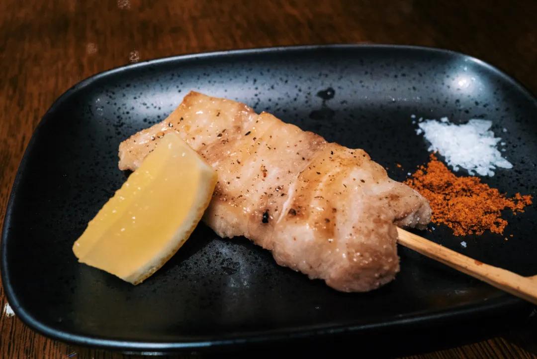 200块钱住北京,200块住酒店吃大餐