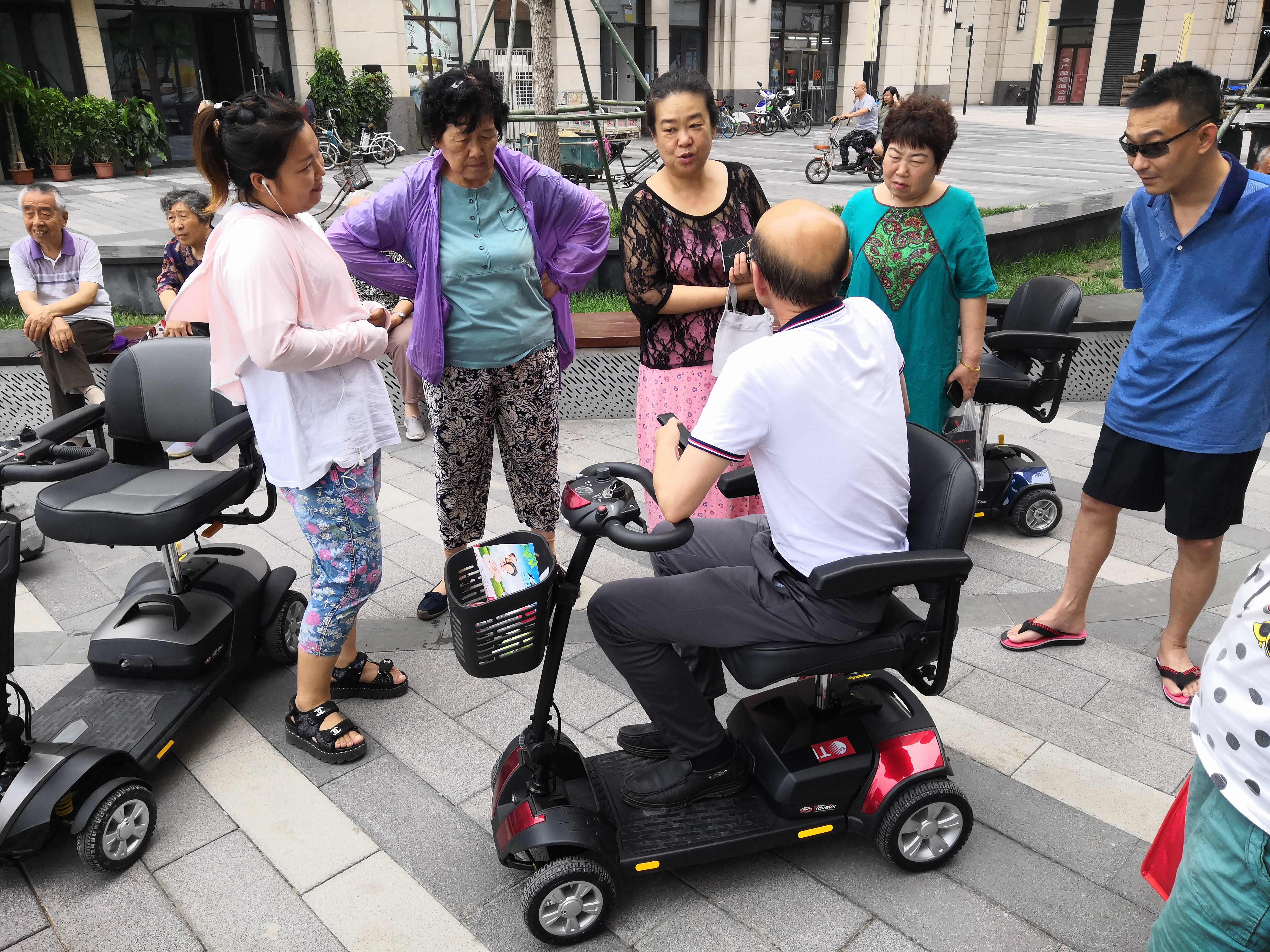 老年电动代步车操作技巧,老年代步车零基础怎样开