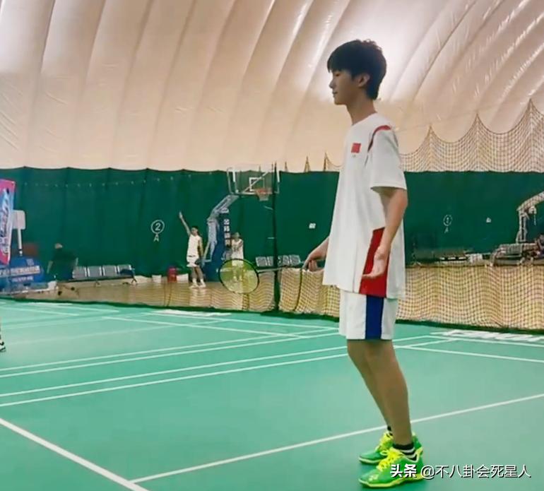 众星开学季晒娃：13岁天天腕线过裆，张嘉倪兴奋，田亮操心儿子