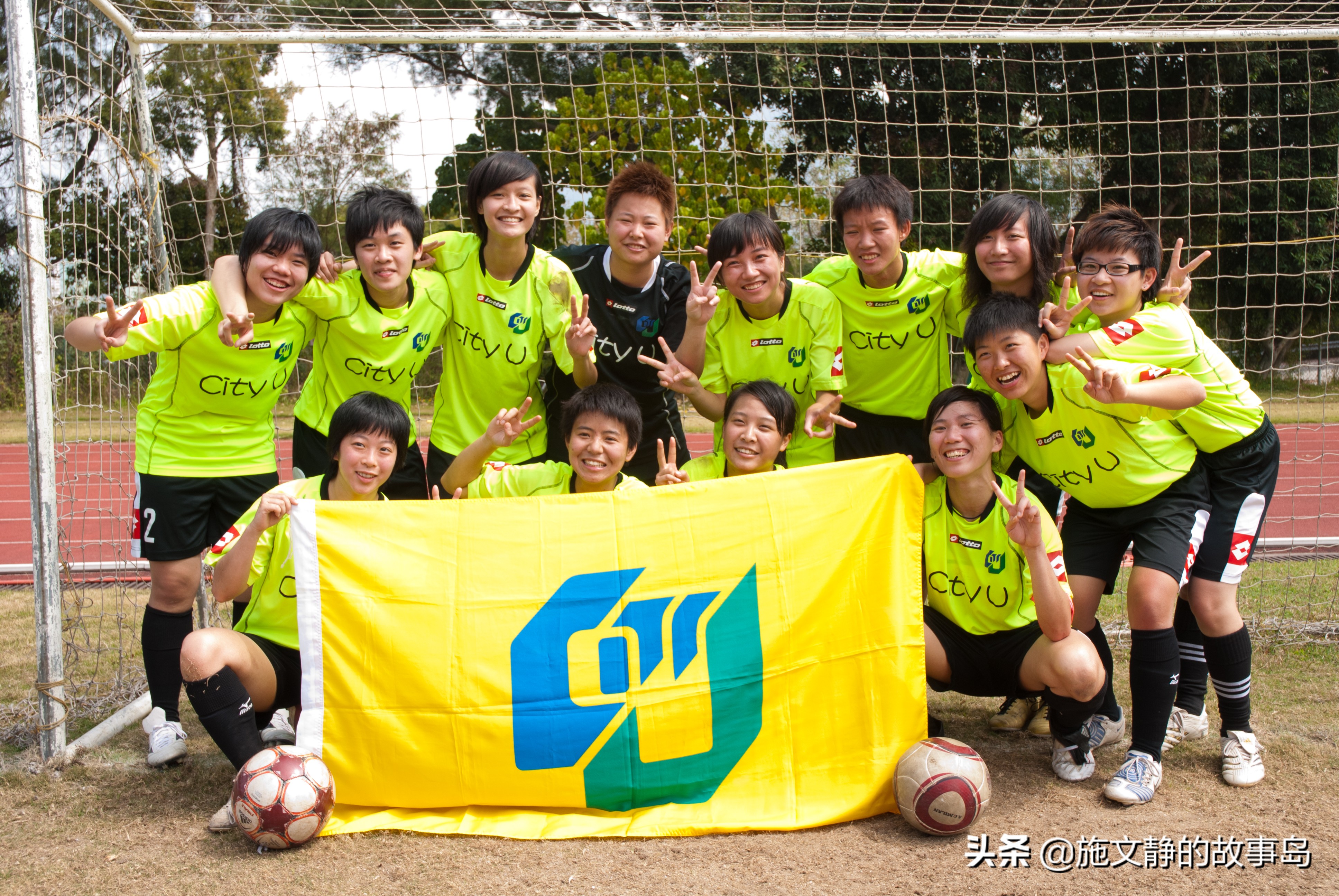 这个女生追着梦跑了二十年，终于把自己踢进了足球之梦