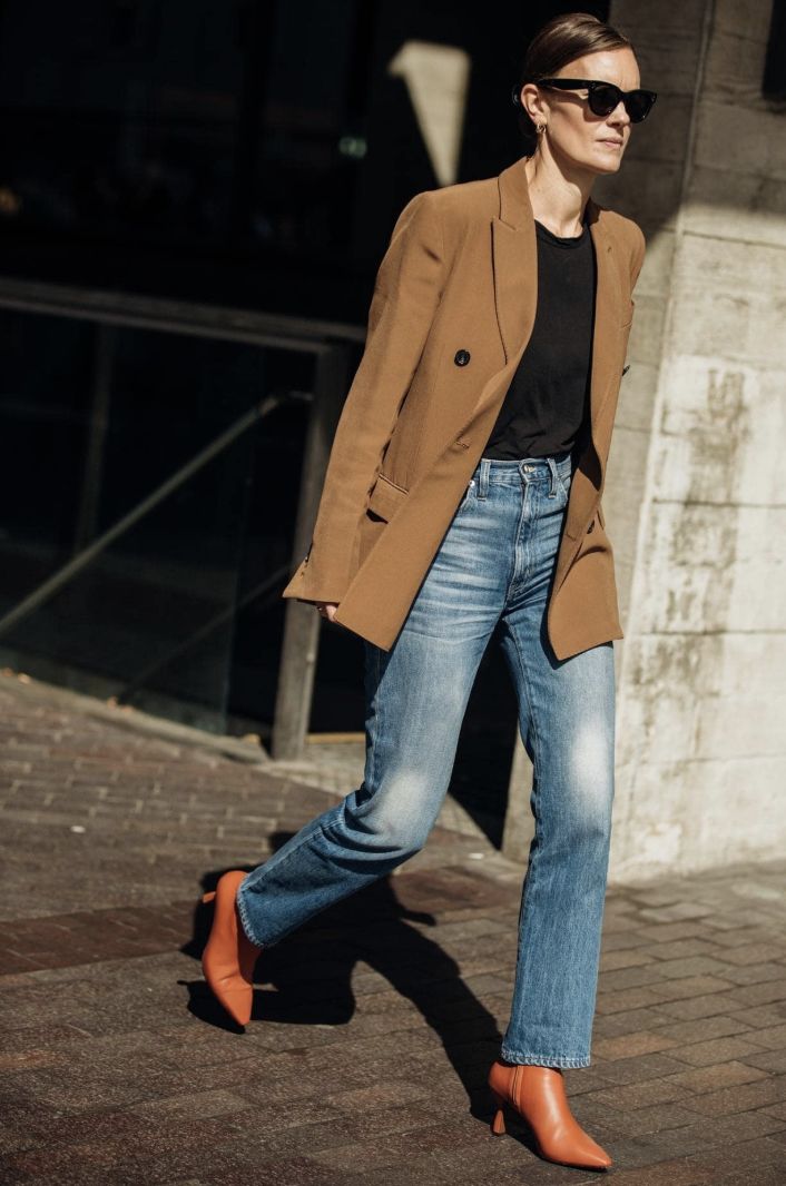 搭靴子穿的裙子秋冬款,裙子靴子秋冬搭配图