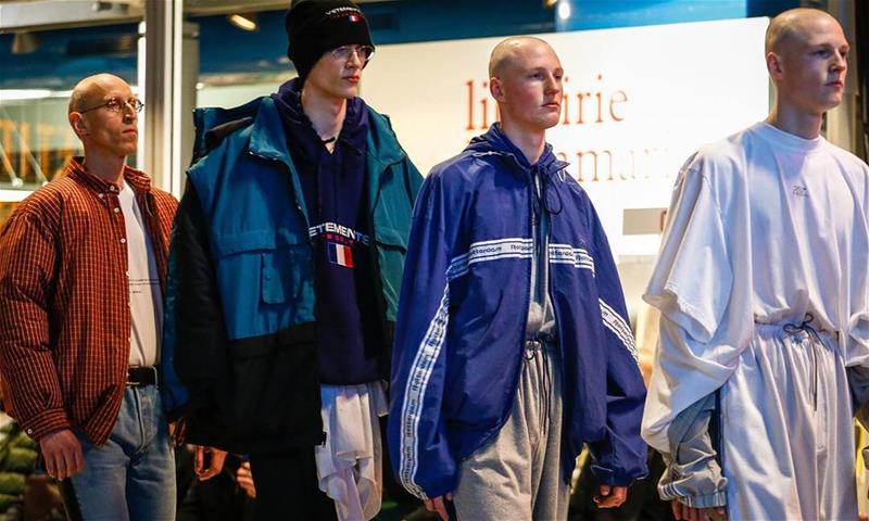 这年头穿什么显年轻,穿得中性一点才时髦