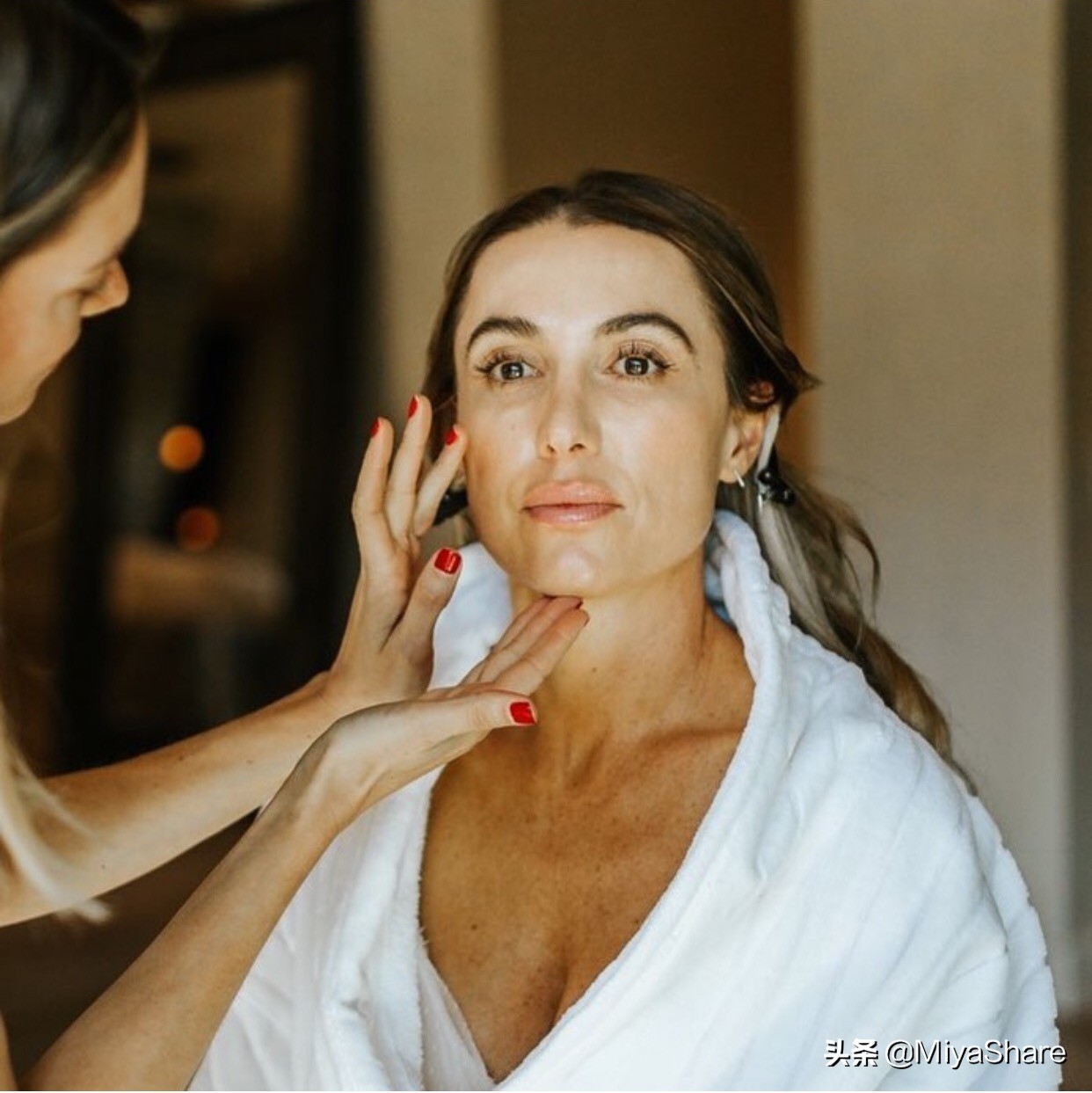 保湿肌底精华液在护肤上的步骤,肌底液精华液在哪个步骤用比较好