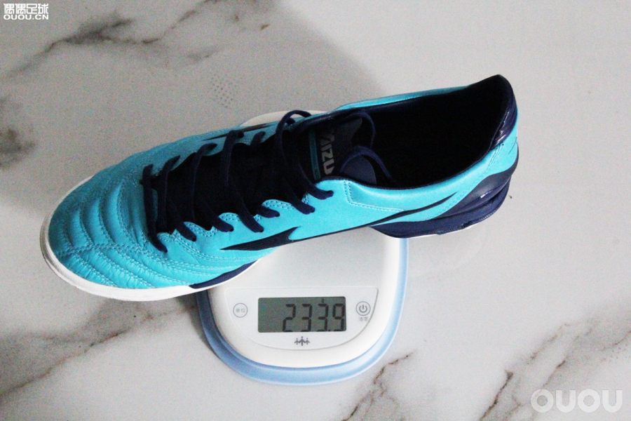 AGorTF你选谁？美津浓MoreliaNeoII两款足球鞋大横评