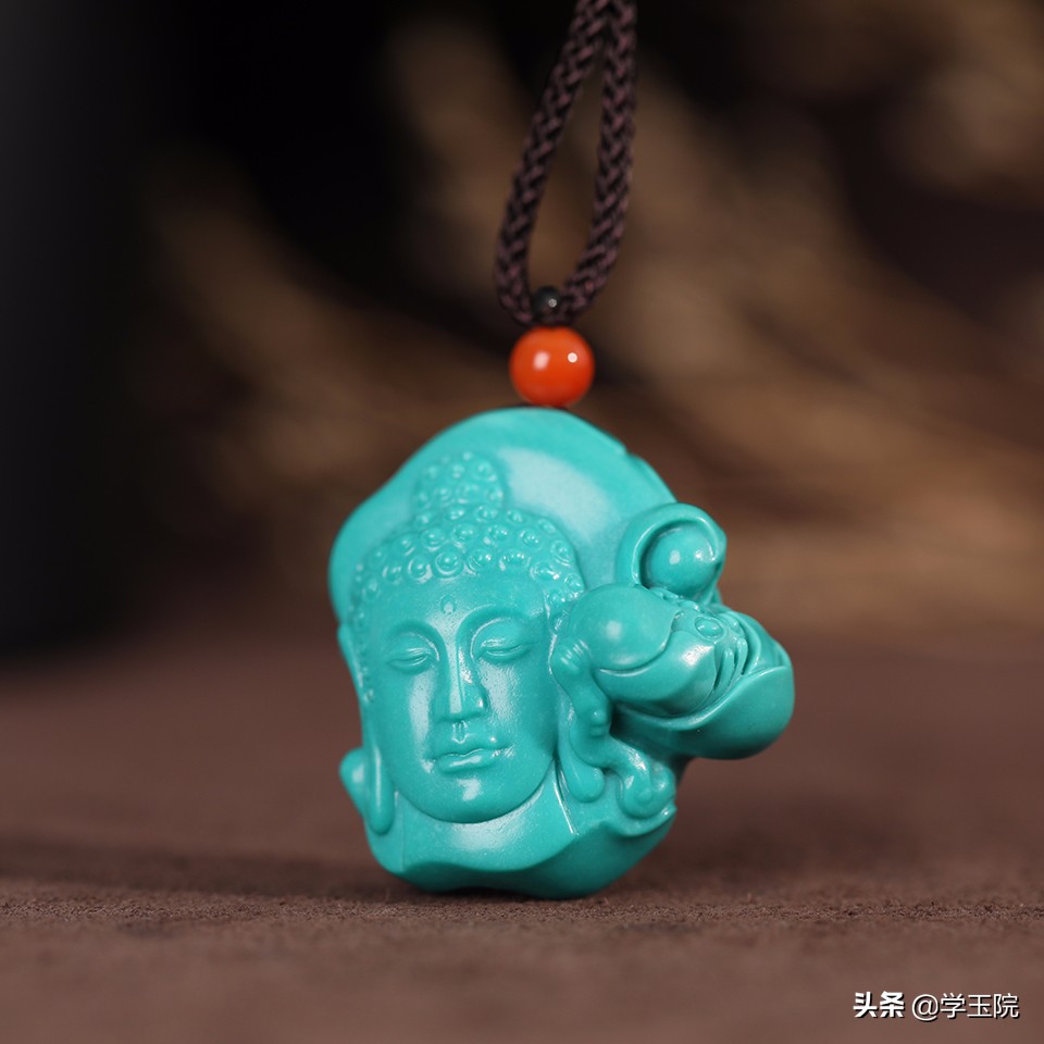 这条绿松石项链,她出的价格比任何一个成年人支付的价格都要高