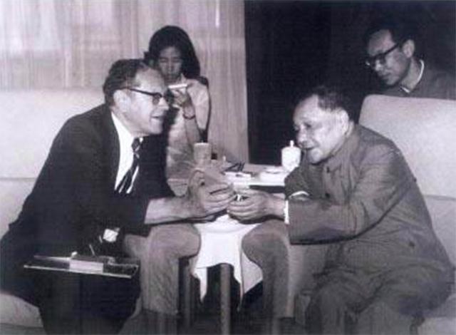 15岁便离家的*小平邓**为什么再没回家乡广安？