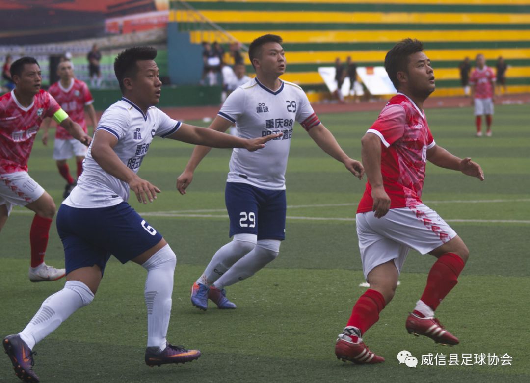 三市镇的足球比赛,我县首次举办全国县域足球赛事