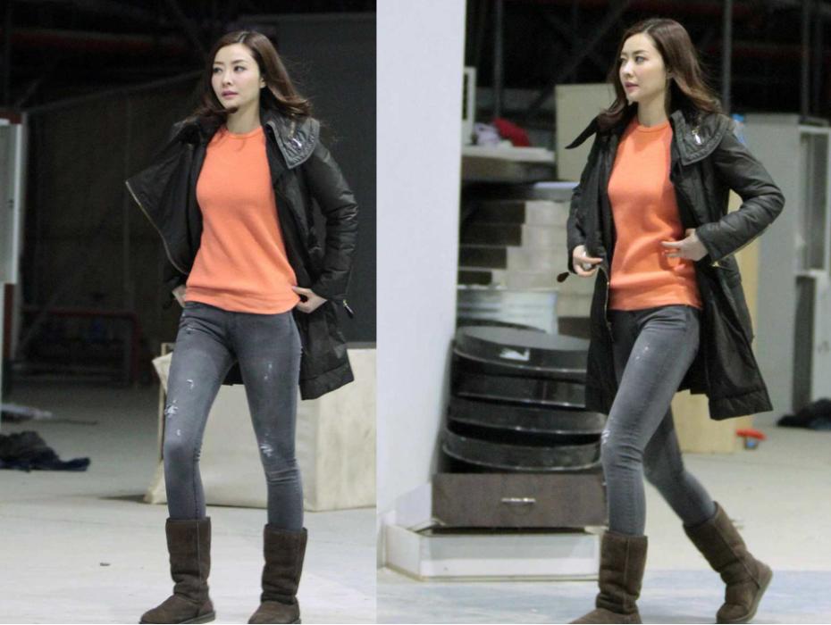 40岁熊黛林素颜出镜整理衣物,熊黛林最新出镜照片