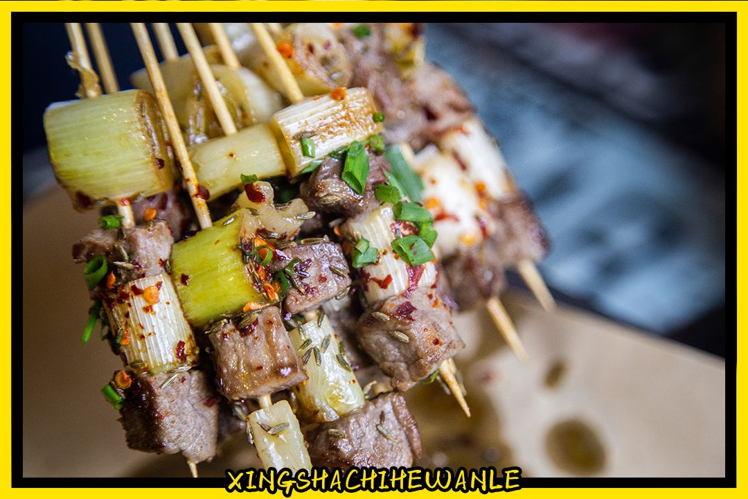 人生一串,烟火江湖!这家铁板烧烤店用串串翻起儿时回忆
