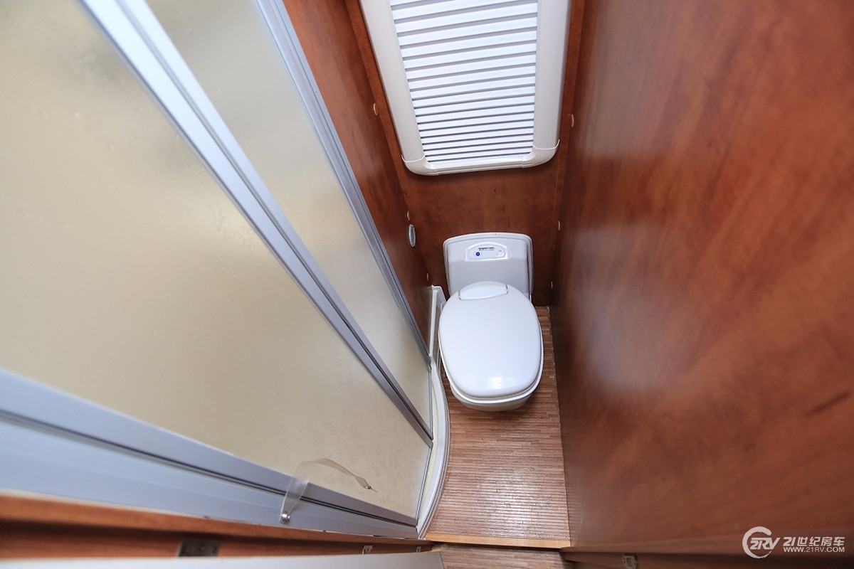 同级别房车谁敢跟它比轻量化！实拍亚特plasy631房车