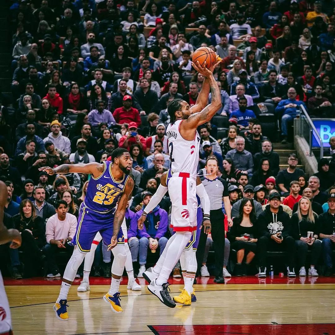 马刺球迷狂嘘伦纳德,马刺球迷伦纳德被骂视频