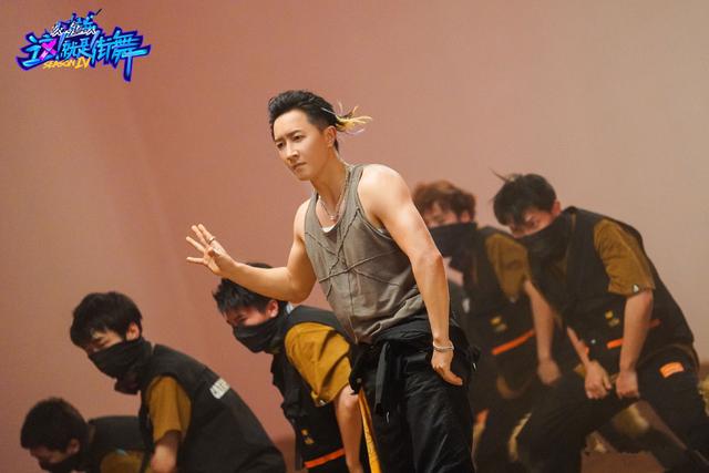 这就是街舞第四季王一博炸场,这就是街舞4张艺兴王一博开场