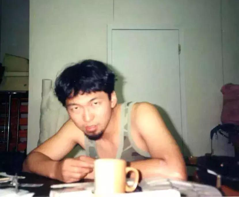 村上隆作品为什么这么贵,为什么画一条线卖7亿