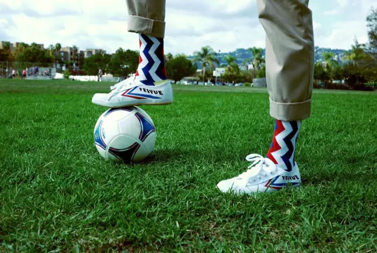 回力与飞跃有什么区别,回力帆布鞋和匡威的有什么区别