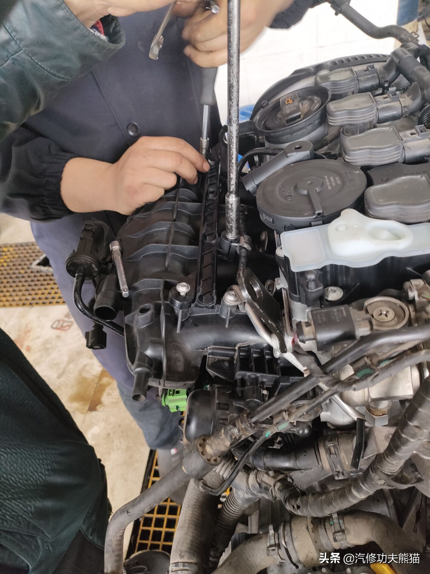 斯柯达昊锐烧机油维修视频,大众斯柯达昊锐1.8t烧机油