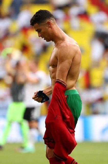 c罗17岁vs36岁的身体对比,c罗17年欧冠集锦