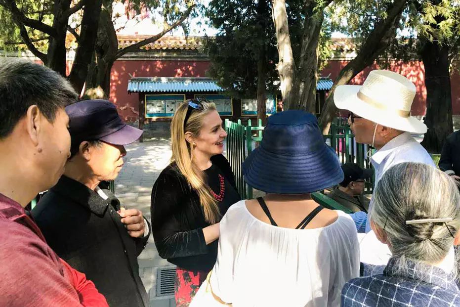 外国记者谈中国剩女,美国采访不同年龄女性