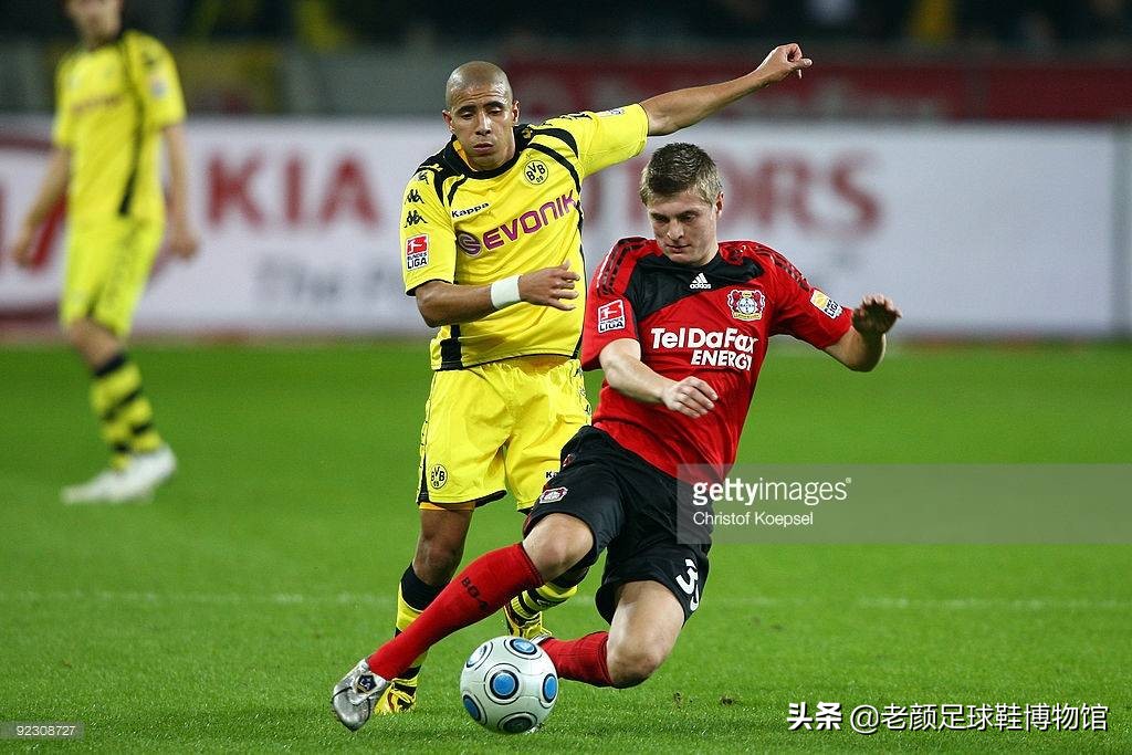 同是穿鞋挑剔的强迫症球星,10年前托尼克罗斯为小贝测试猎鹰鞋