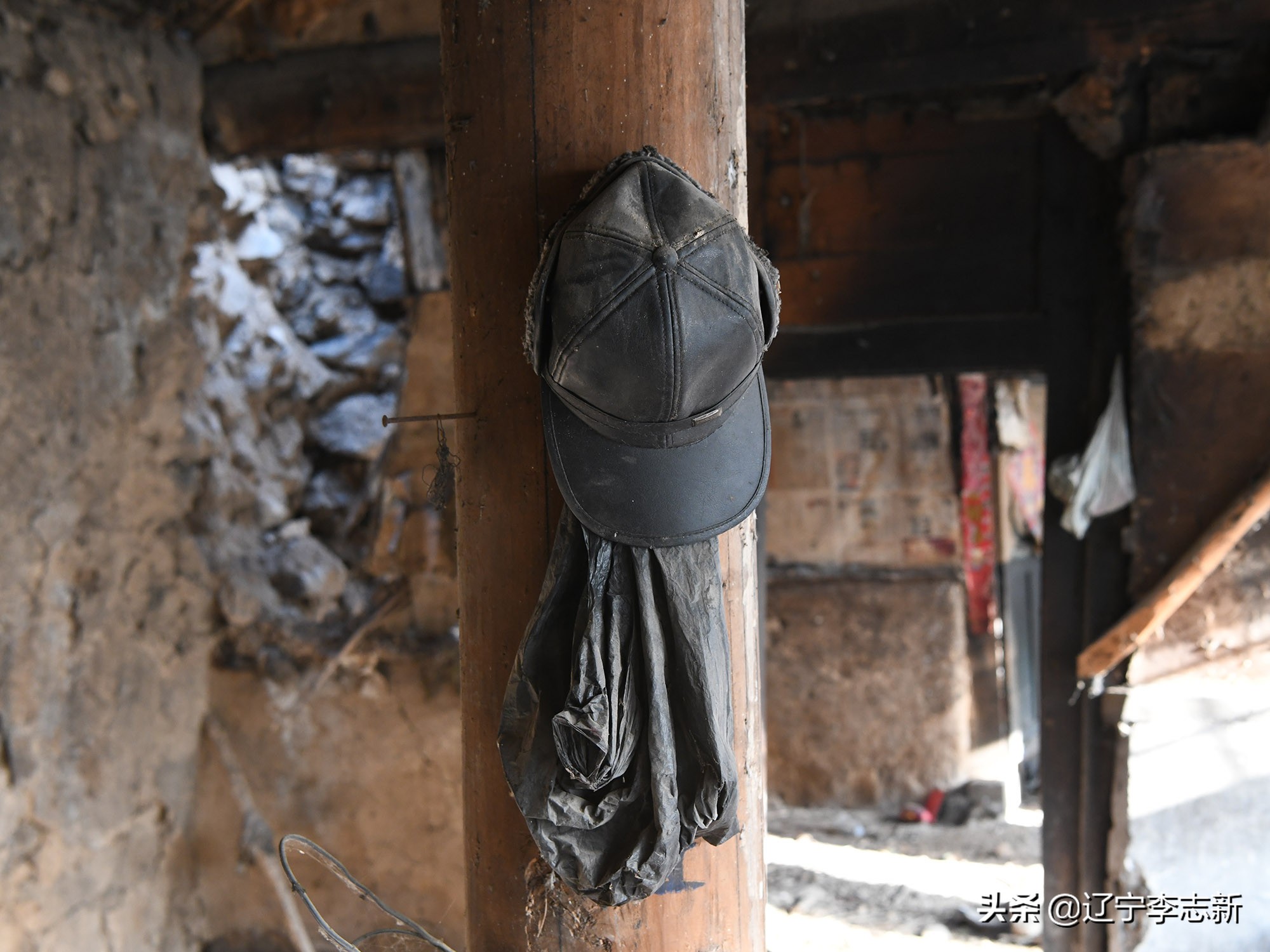 深山孤村老屋,老屋人去楼空无人居住