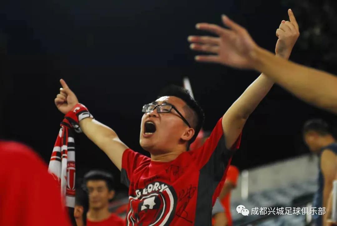 球迷故事丨小黄:和成都兴城一起战斗,让我找回归属感和幸福