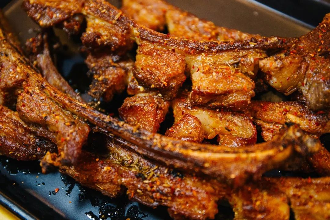 半个娱乐圈都打卡的眼镜小腰在簋街开店了！竟然3天五折！