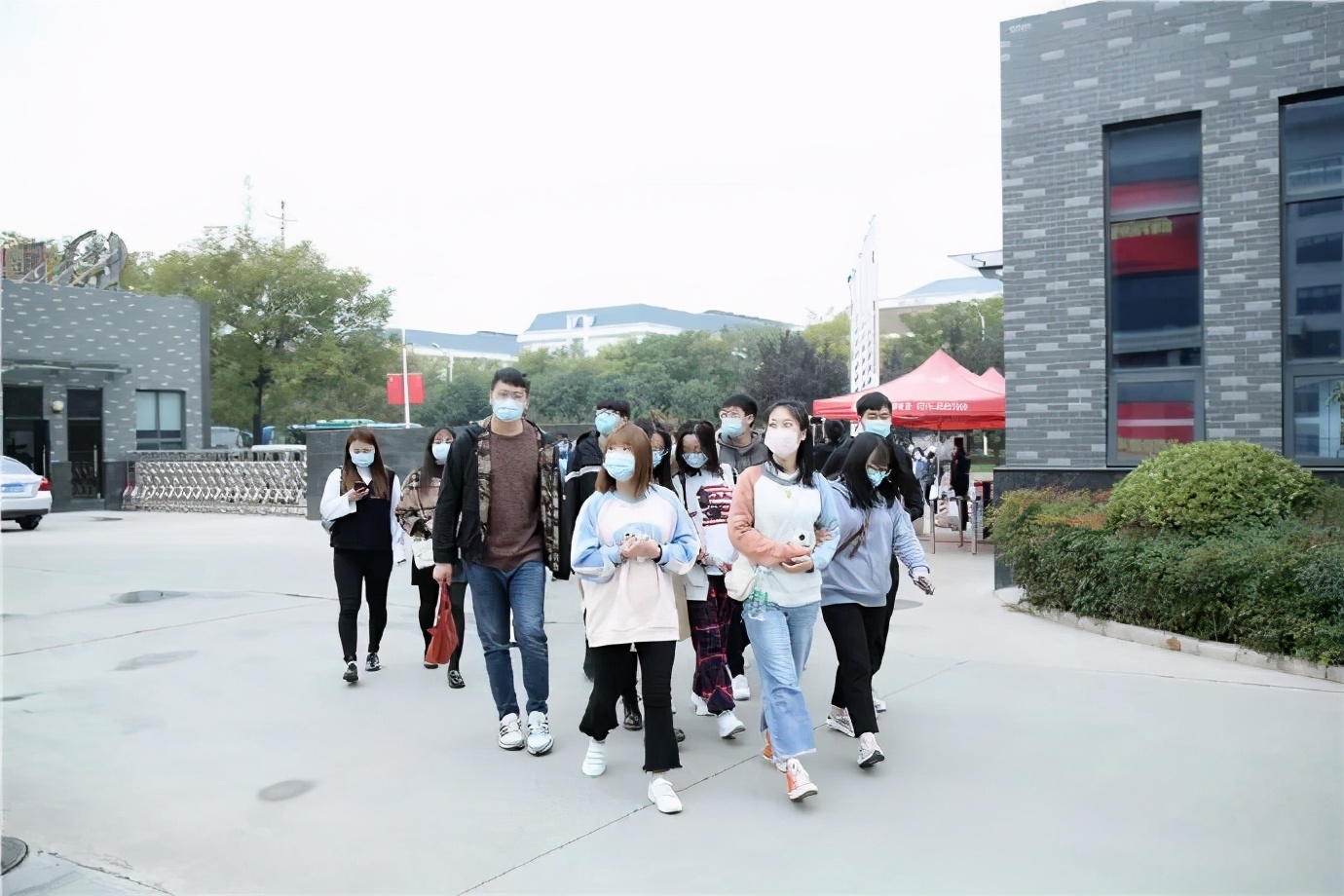 又有这么多小姐姐来到万茗堂，他们所为何事？