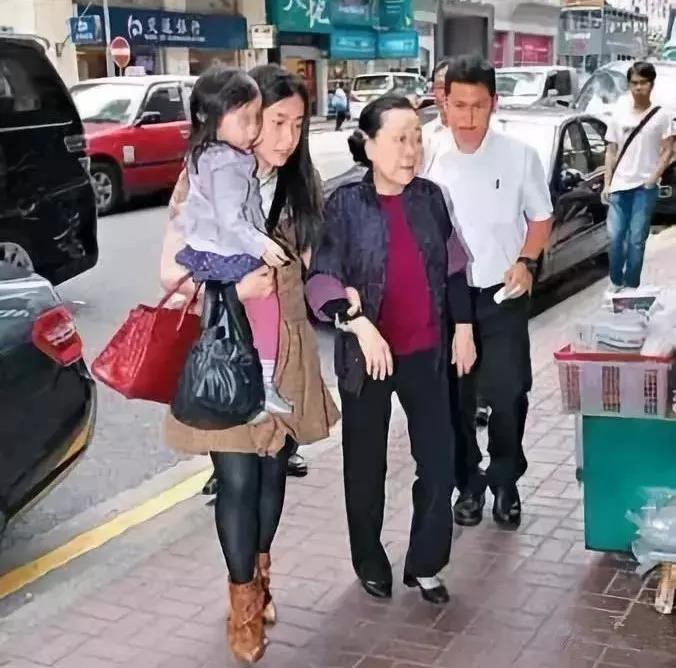 香港女首富甘比的逆袭之路,甘比从女狗仔逆袭成女首富